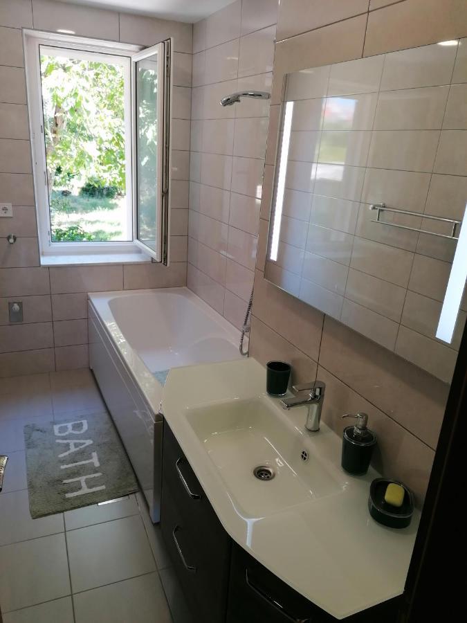 Apartment "B" 50 M From The Beach Zadar Eksteriør billede